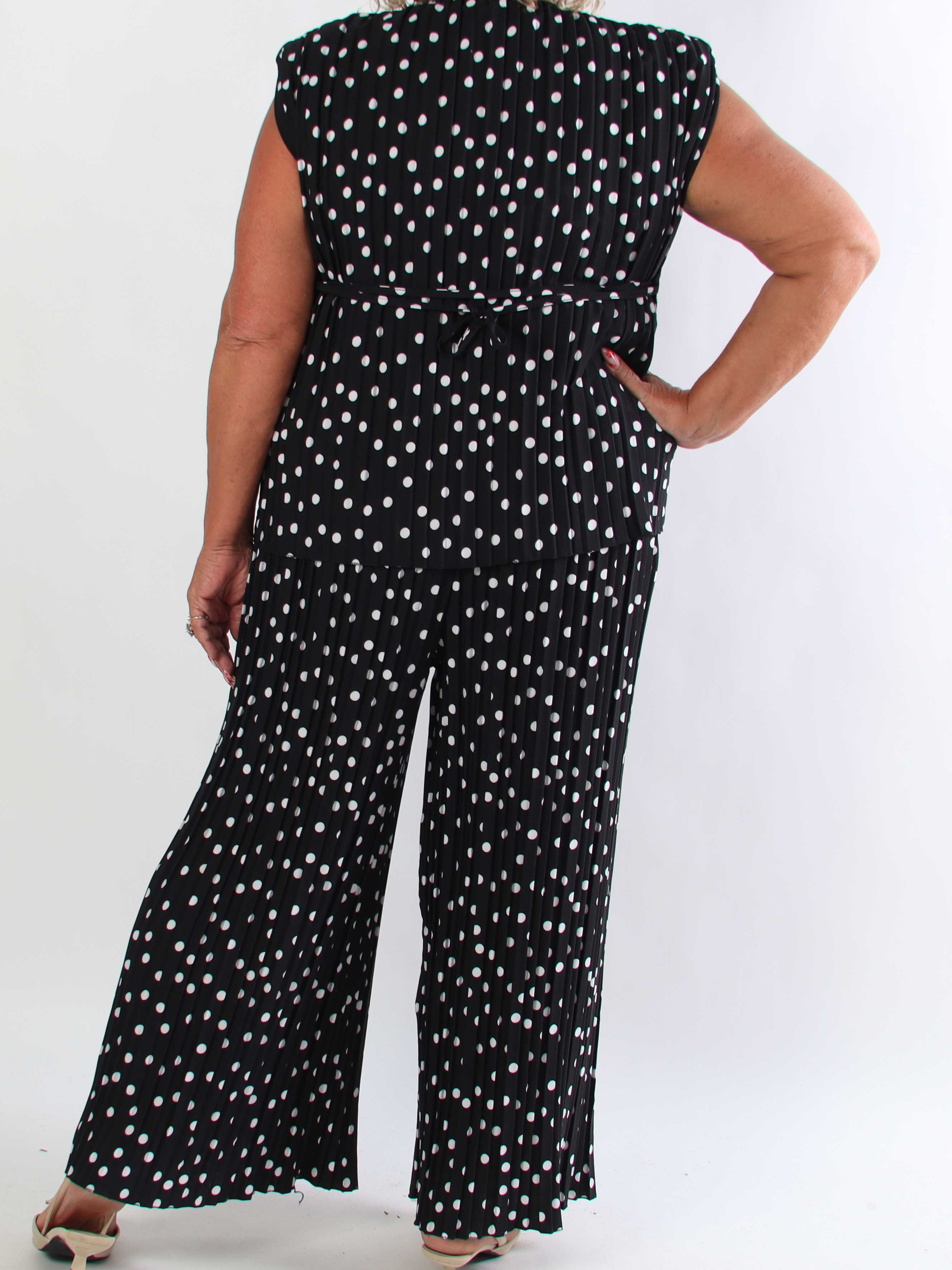 Zina - Elegant plisseret plus size sæt med prikker